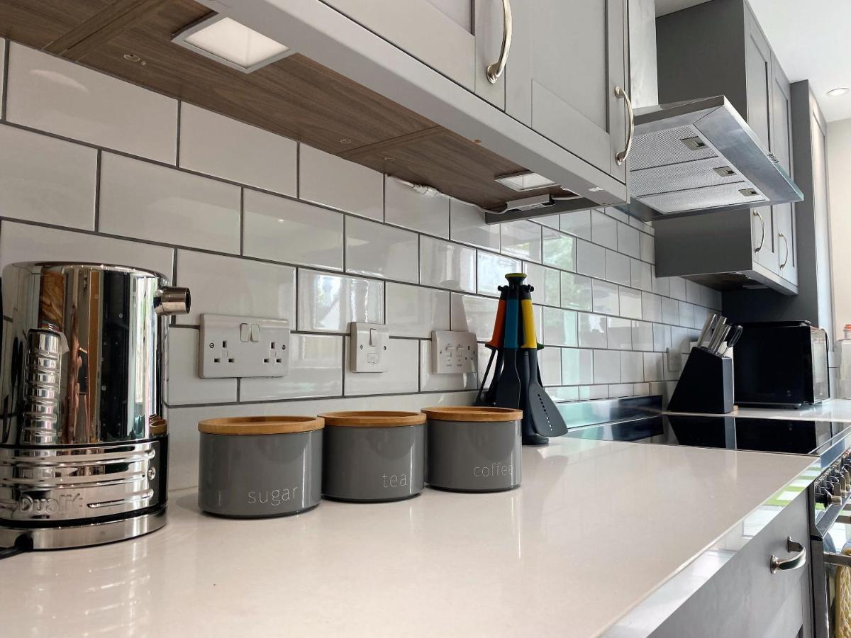 Superb Townhouse Near Vibrant Gloucester Road Bristol Exteriör bild