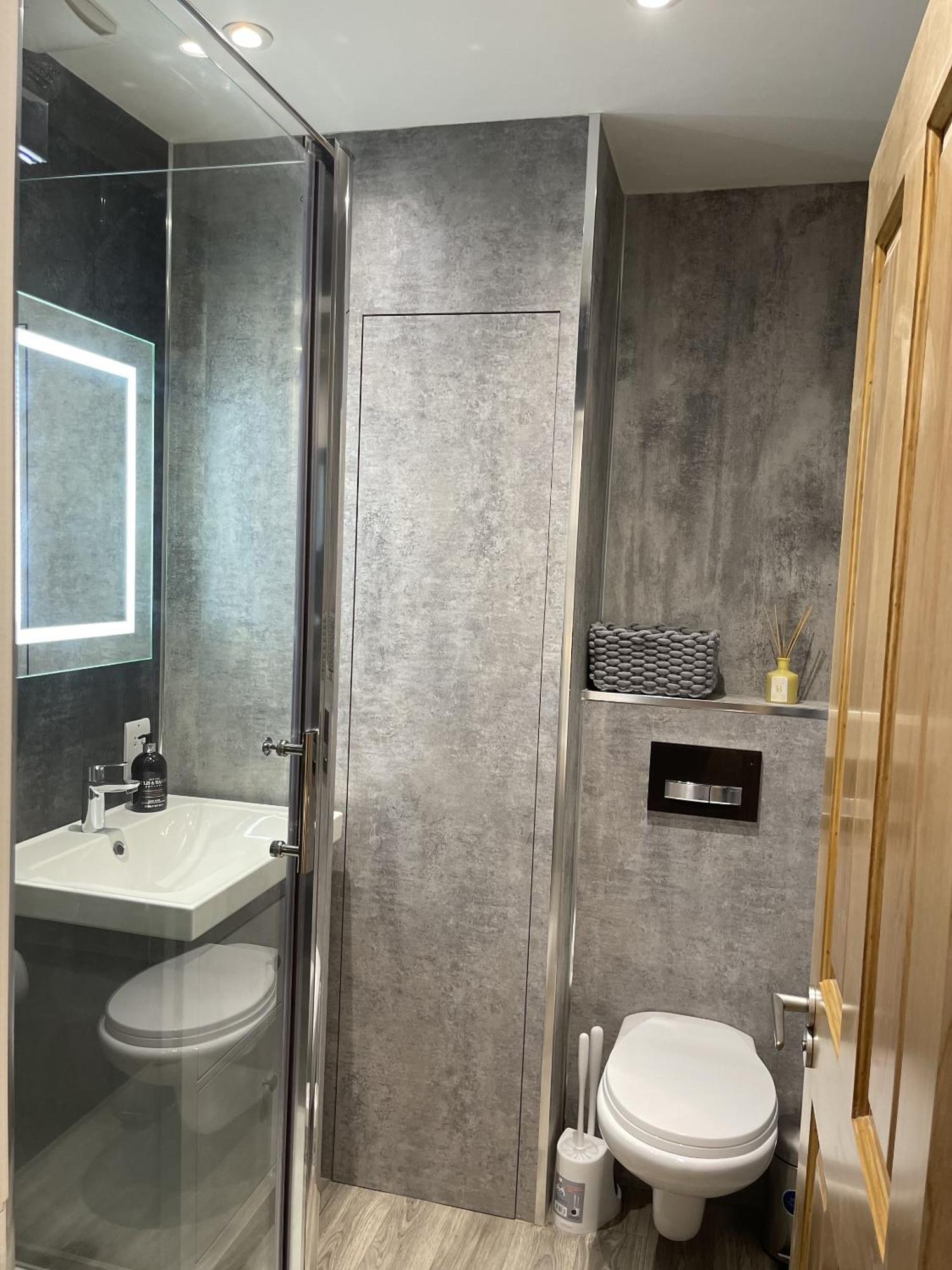 Superb Townhouse Near Vibrant Gloucester Road Bristol Exteriör bild