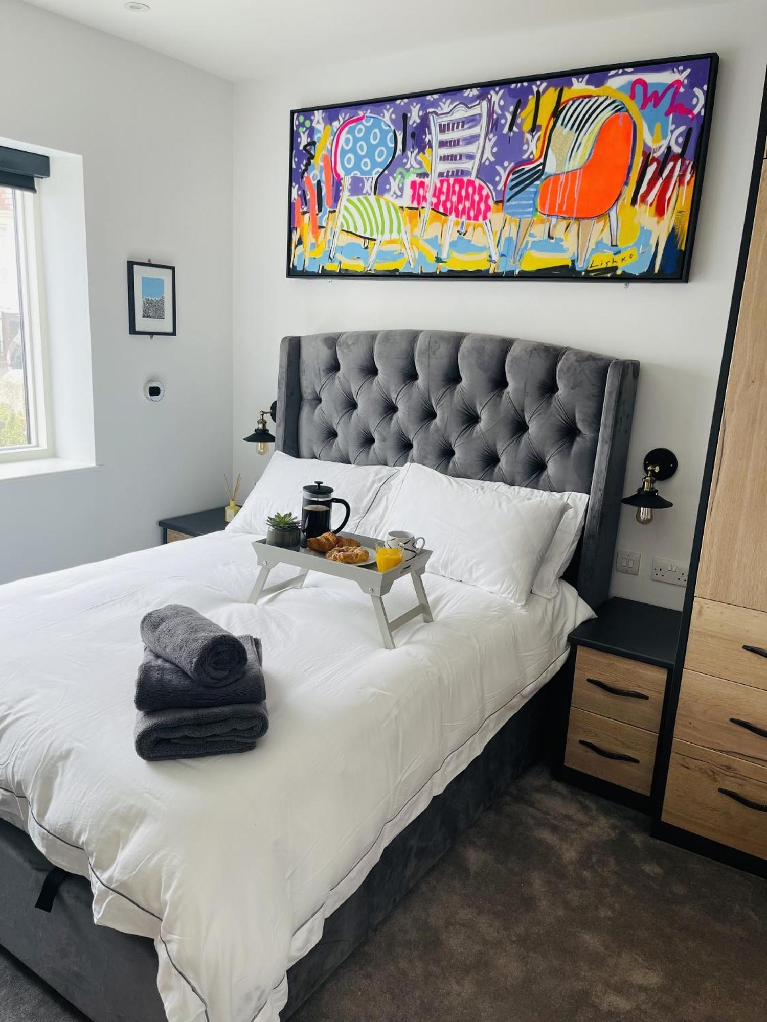 Superb Townhouse Near Vibrant Gloucester Road Bristol Rum bild